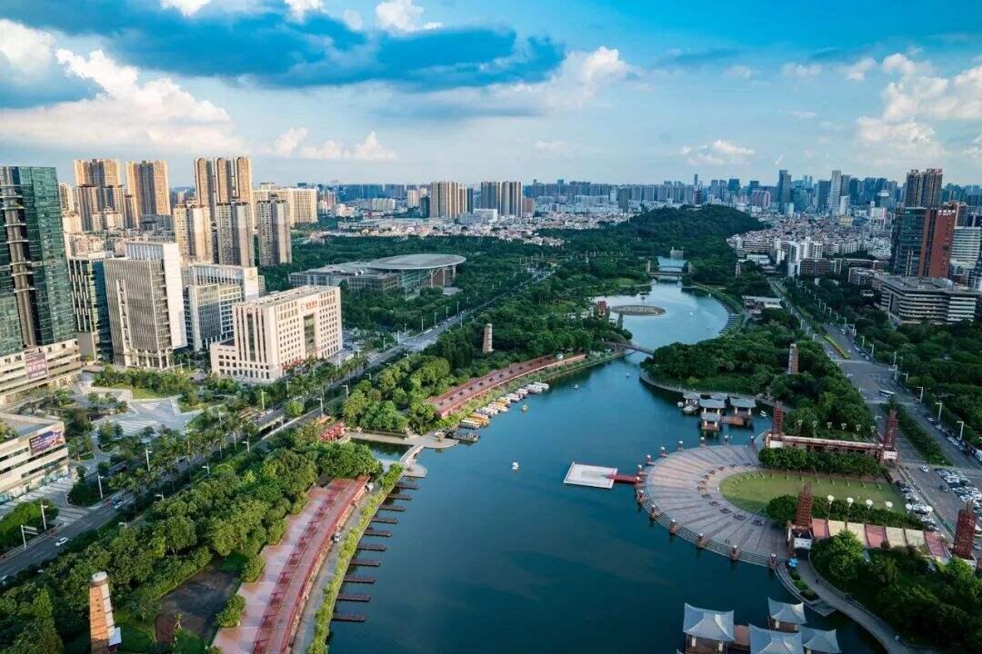 2025新澳门与相关天天免费精准,词语释义、解释与落实与警惕虚假宣传-全面释义、解释与落实